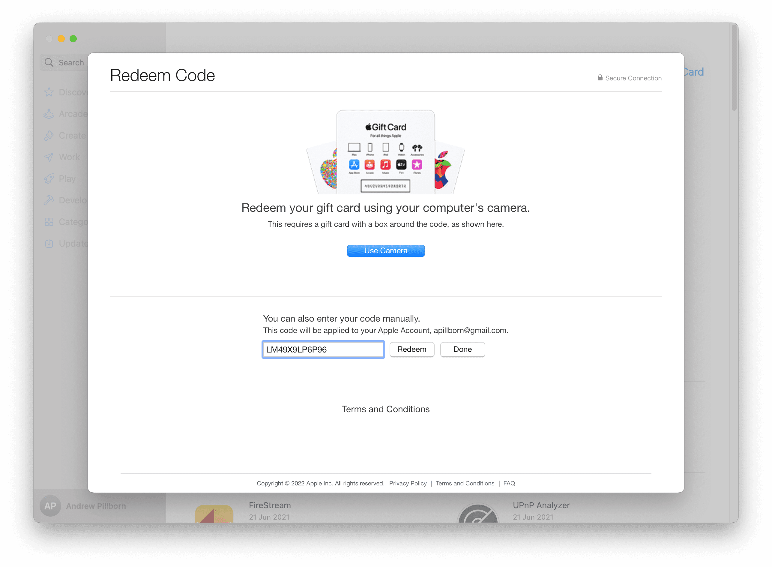 Pasek boczny konta w Mac App Store z opcją realizacji kodu