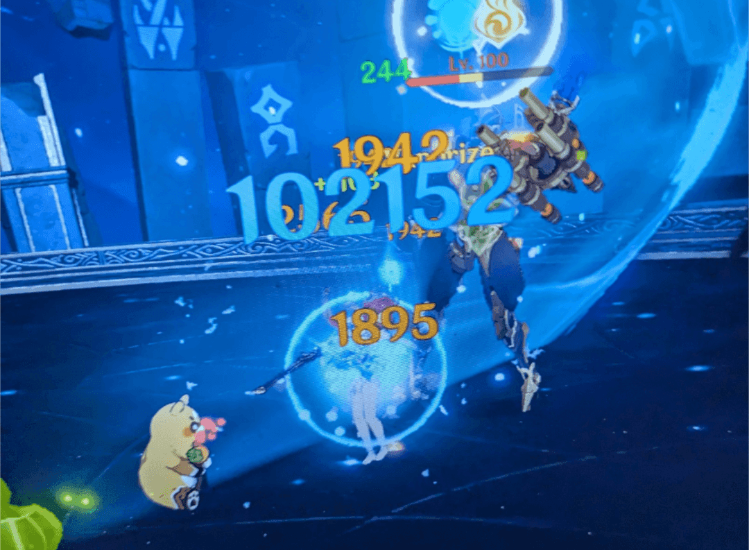 Screenshot of Nilou's Dance of Haftkarsvar applying Hydro in Genshin Impact