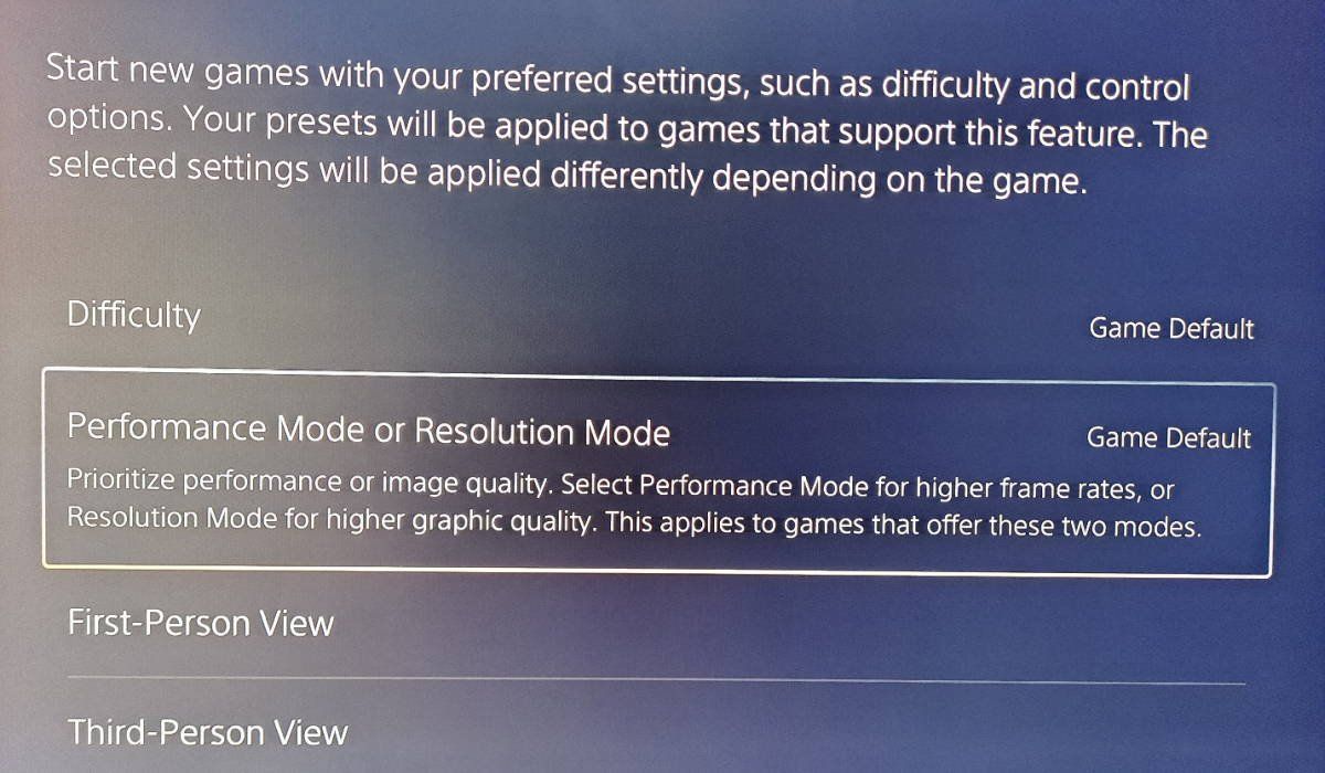 Nabídka herních předvoleb konzole PlayStation 5 s vybraným režimem výkonu pro vysokou snímkovou frekvenci