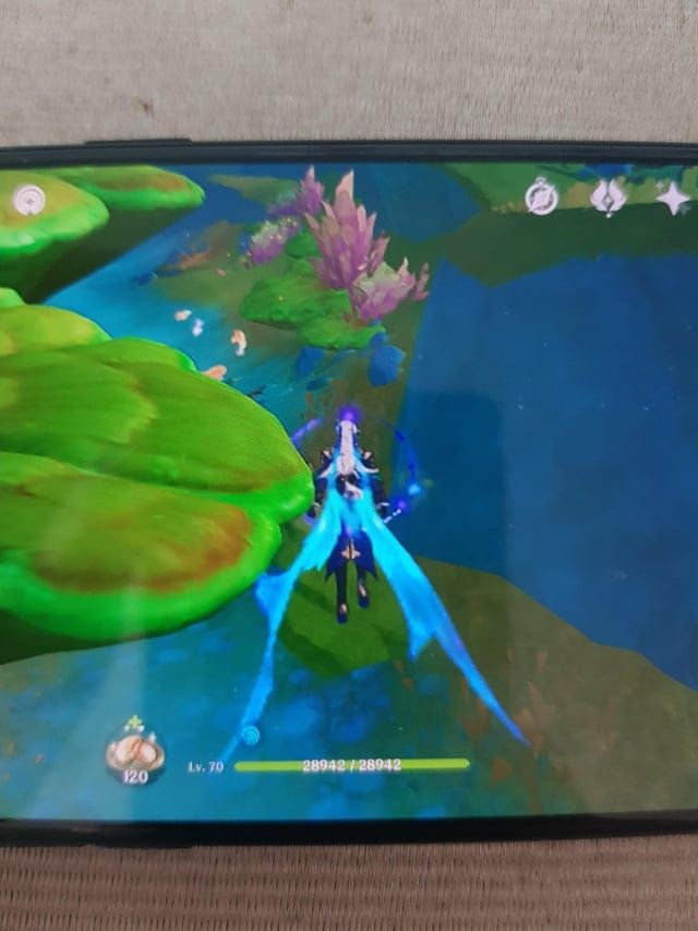 Neuvillette diposisikan tegak lurus terhadap formasi musuh di Spiral Abyss untuk cakupan beam maksimum