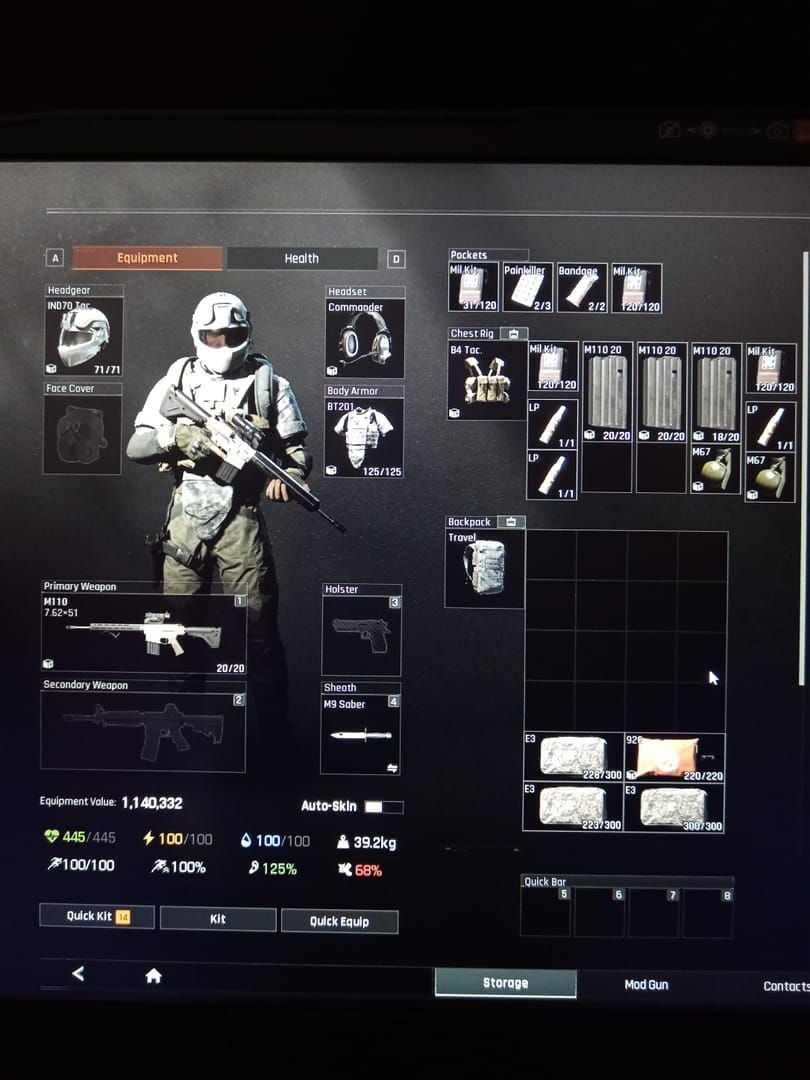 Kit pertanian bajet Arena Breakout dengan senapang teredam dan perisai ringan