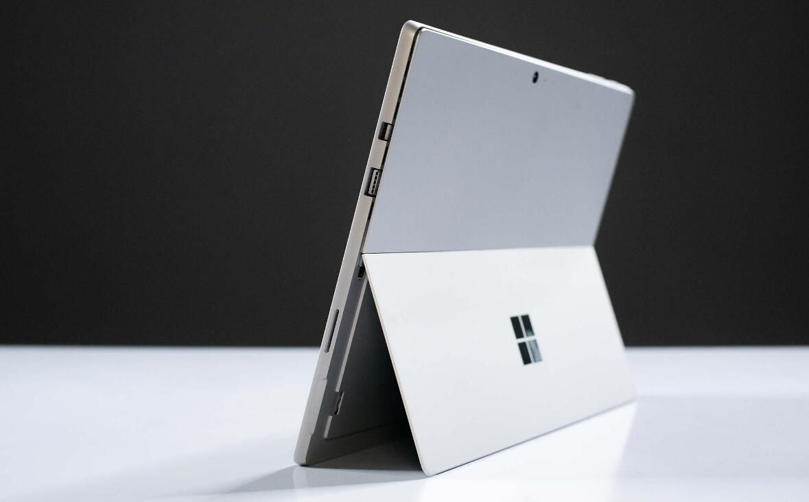 Rumor: Microsoft's next-generation Xbox is in charge of the Surface team, and the handheld console may be under development