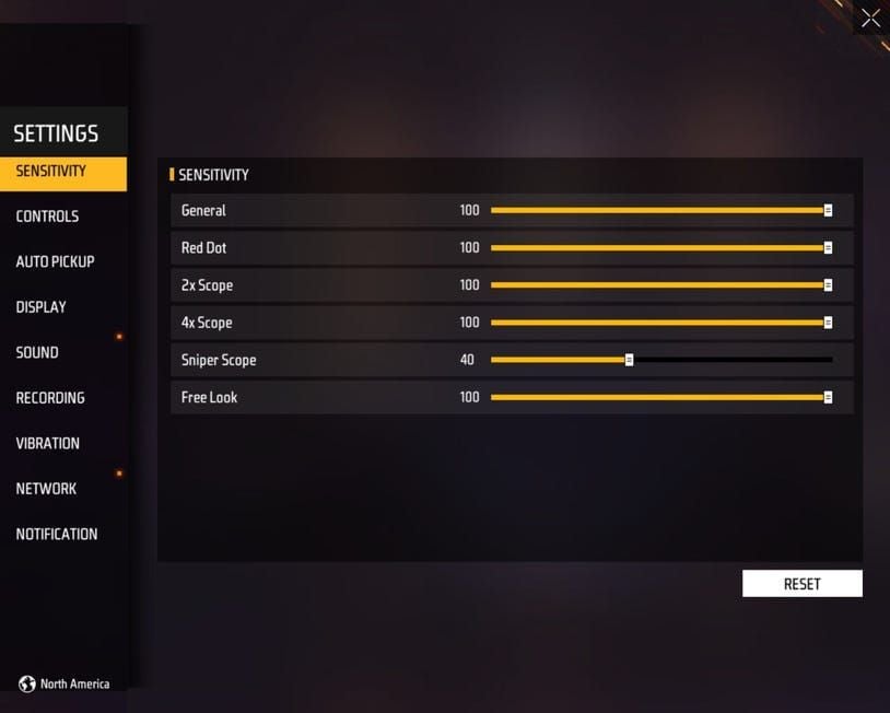 Free Fire sensitivity configuration interface displaying optimal settings for low-end devices with different RAM capacities
