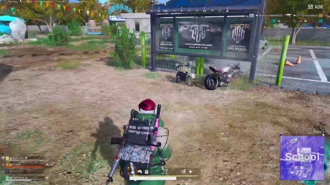 Gameplay de PUBG Mobile Poursuite et Évasion 4.0 montrant les barrières électriques et les dangers environnementaux