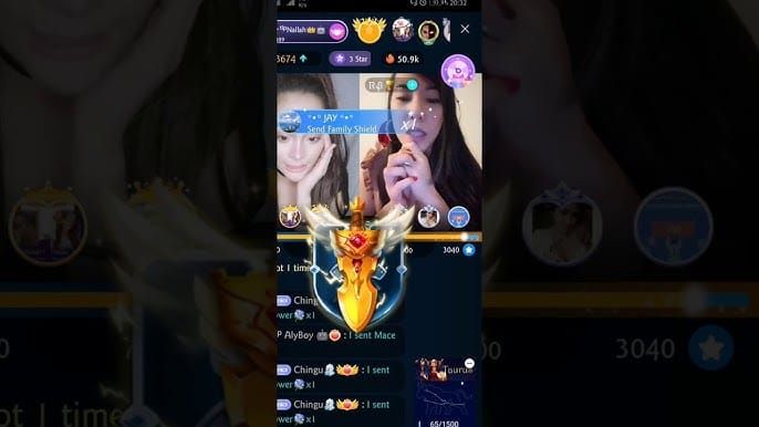 बिगो लाइव पीके बैटल इंटरफ़ेस जिसमें दो स्ट्रीमर्स उपहार काउंटरों के साथ प्रतिस्पर्धा कर रहे हैं