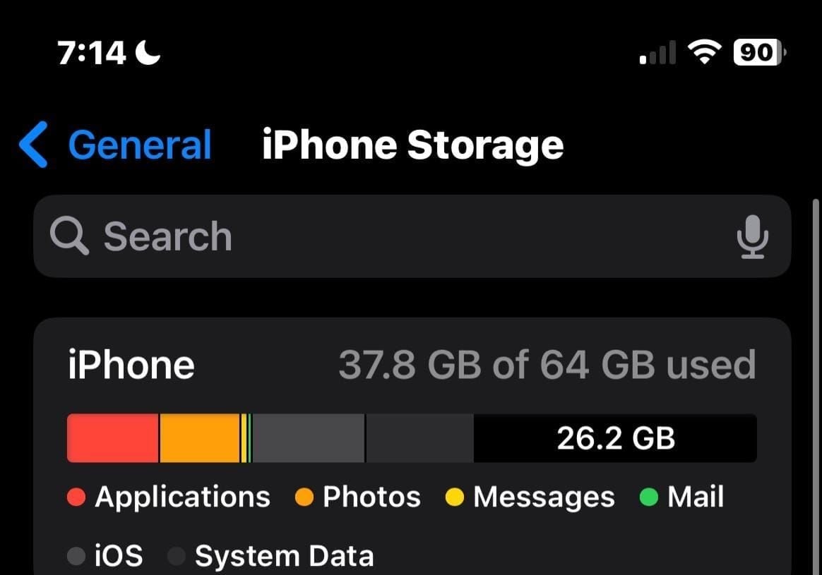 iOS storage management interface displaying Genshin Impact storage requirements and available device space