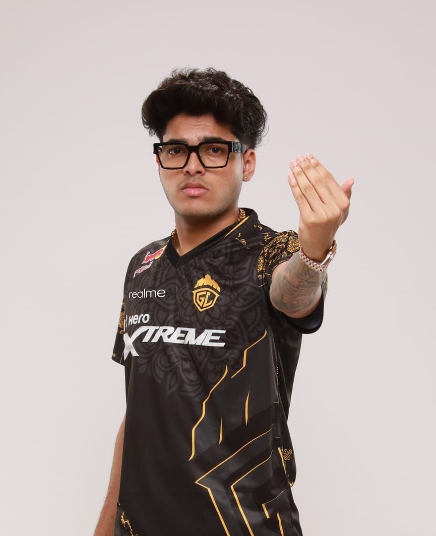 لاعب جوناثان في ببجي موبايل مع إعدادات جيروسكوب