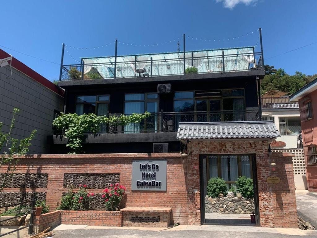 دليل غرف الضيوف المتعددة في بيجو لايف مع خيارات المقاعد