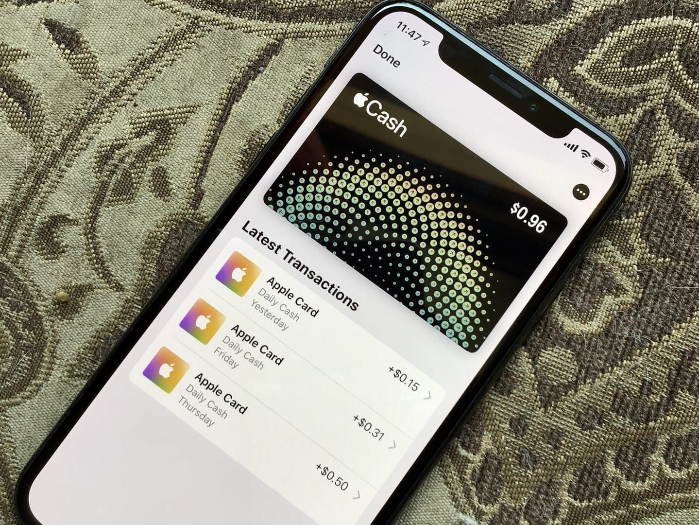 iOS Settings Notifications for Wallet app enabling spending alerts for Apple Gift Card balance